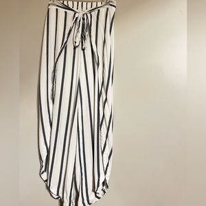 Flowy, open beach pant